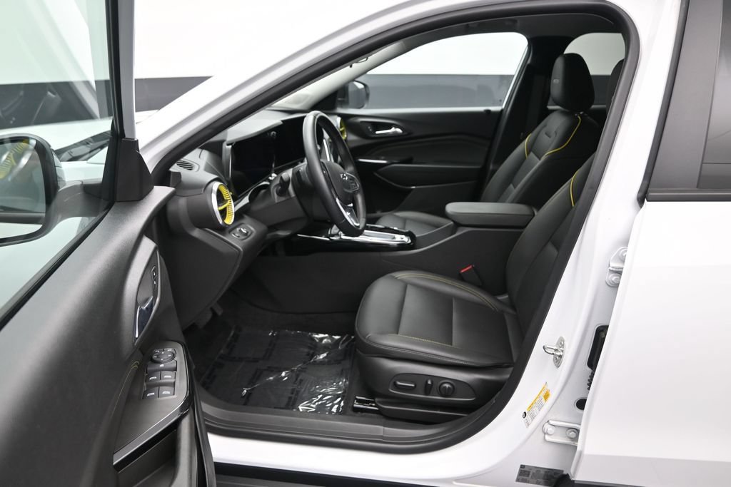 Used 2024 Chevrolet Trax ACTIV w/ Sunroof Package FWD image 12