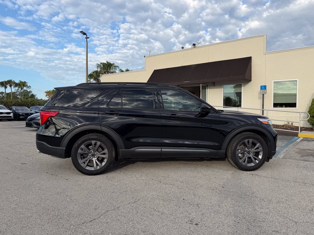 Used 2023 Ford Explorer XLT w/ Equipment Group 202A RWD image 4