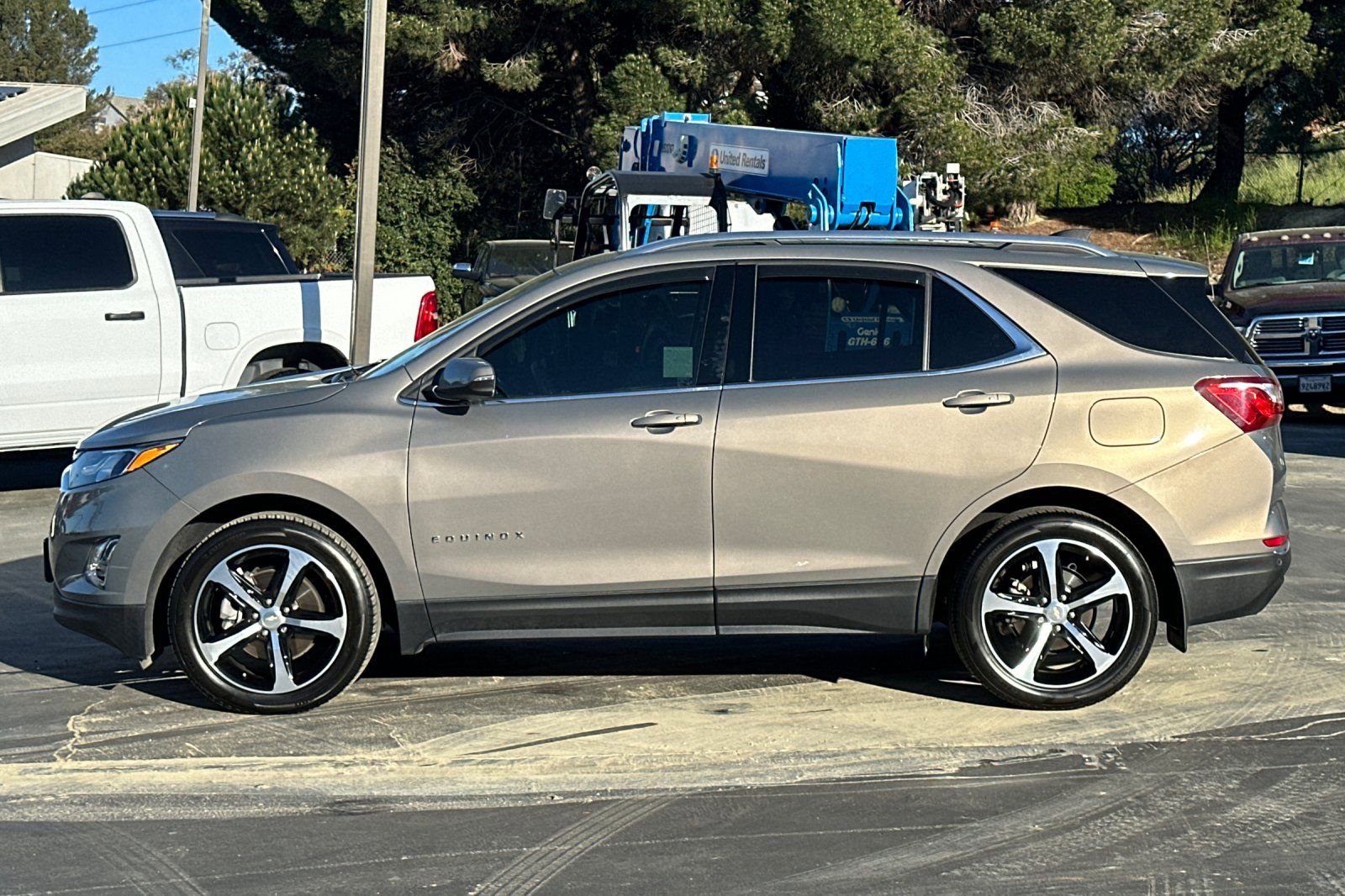 Used 2019 Chevrolet Equinox LT w/ Sun & Navigation Package image 8