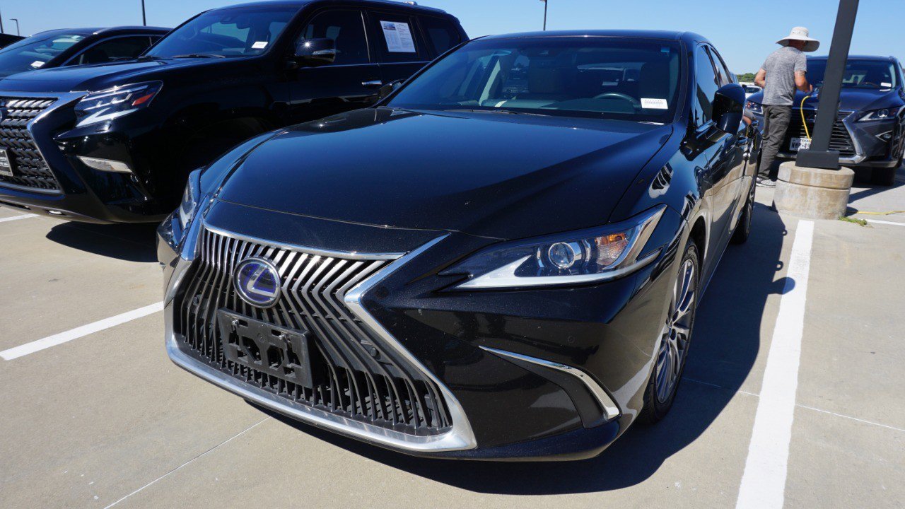 Used 2021 Lexus ES 300h w/ Premium Package