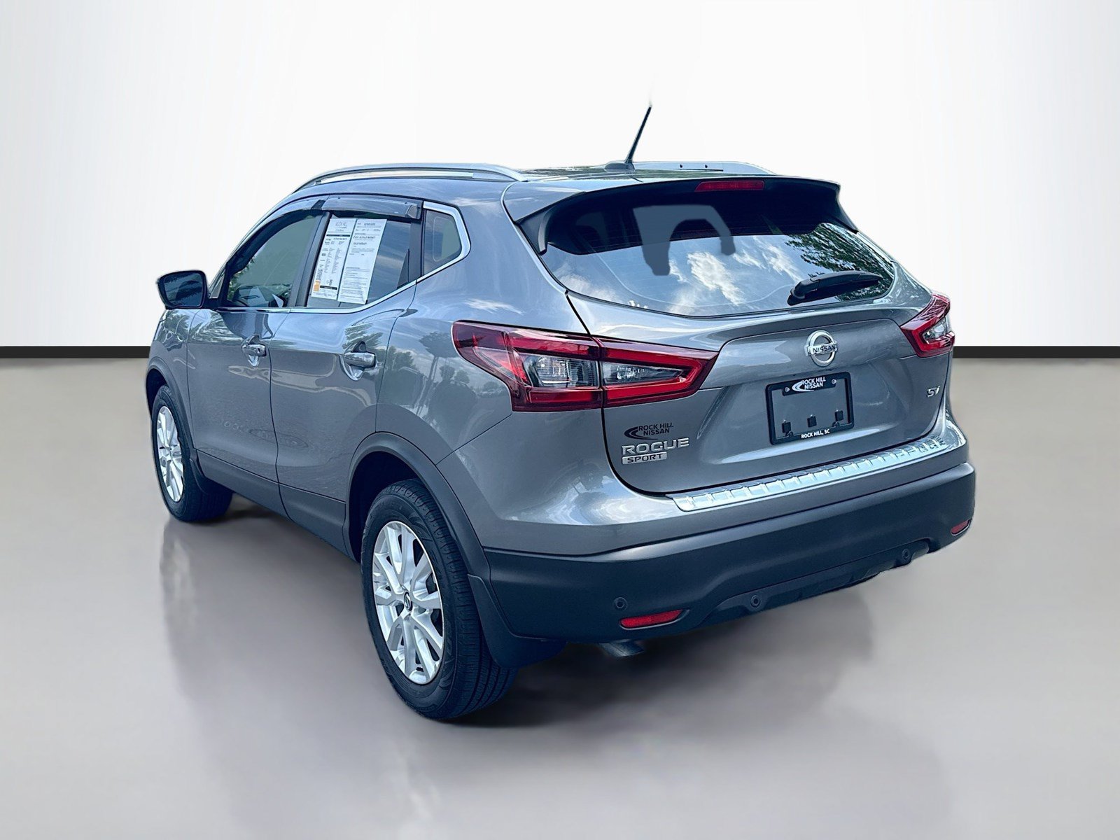 Used 2022 Nissan Rogue Sport SV w/ Technology Package FWD image 5