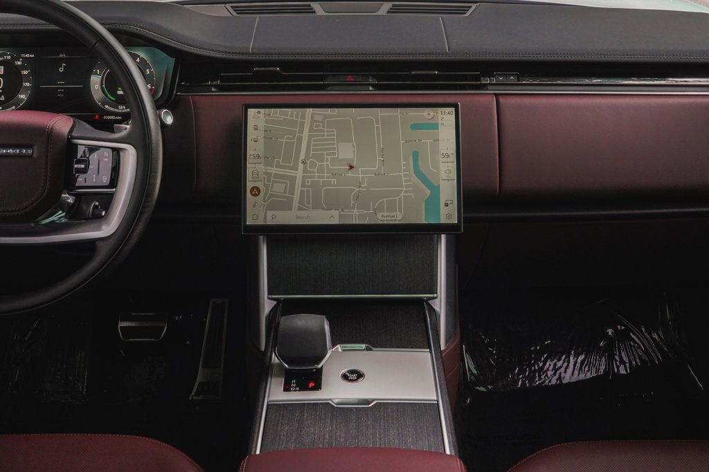 Used 2025 Land Rover Range Rover SE AWD/4WD image 19