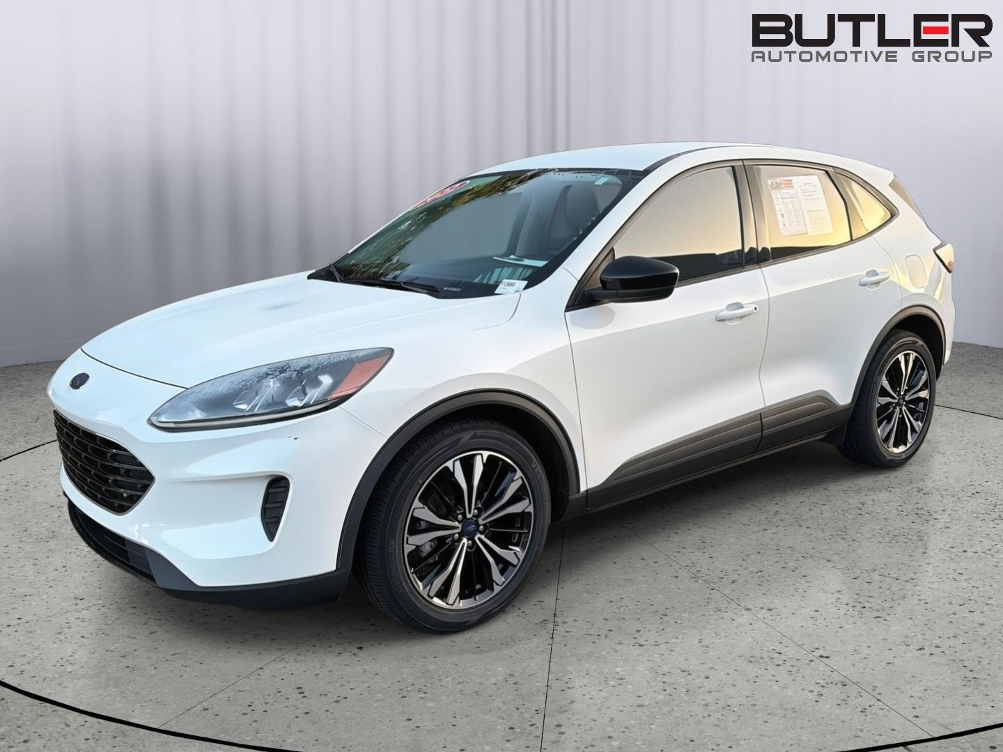 Used 2022 Ford Escape SE w/ SE Sport Appearance Package FWD image 2