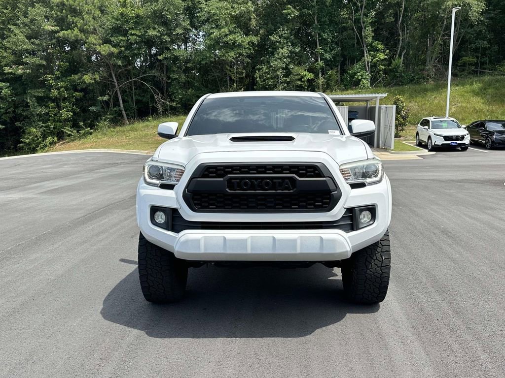 Used 2017 Toyota Tacoma TRD Sport w/ Premium & Technology Package AWD/4WD image 2