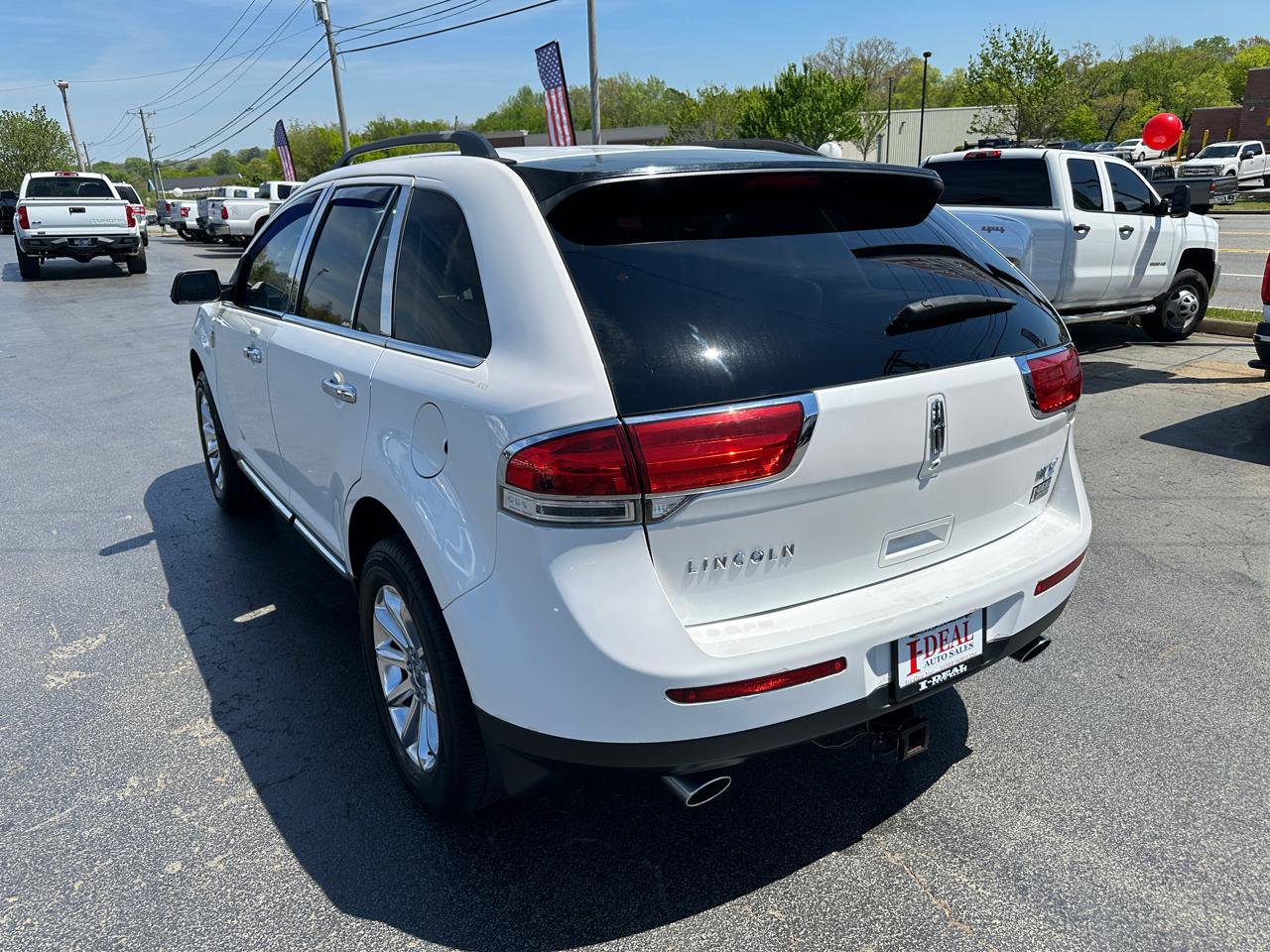 Used 2012 Lincoln MKX FWD image 2
