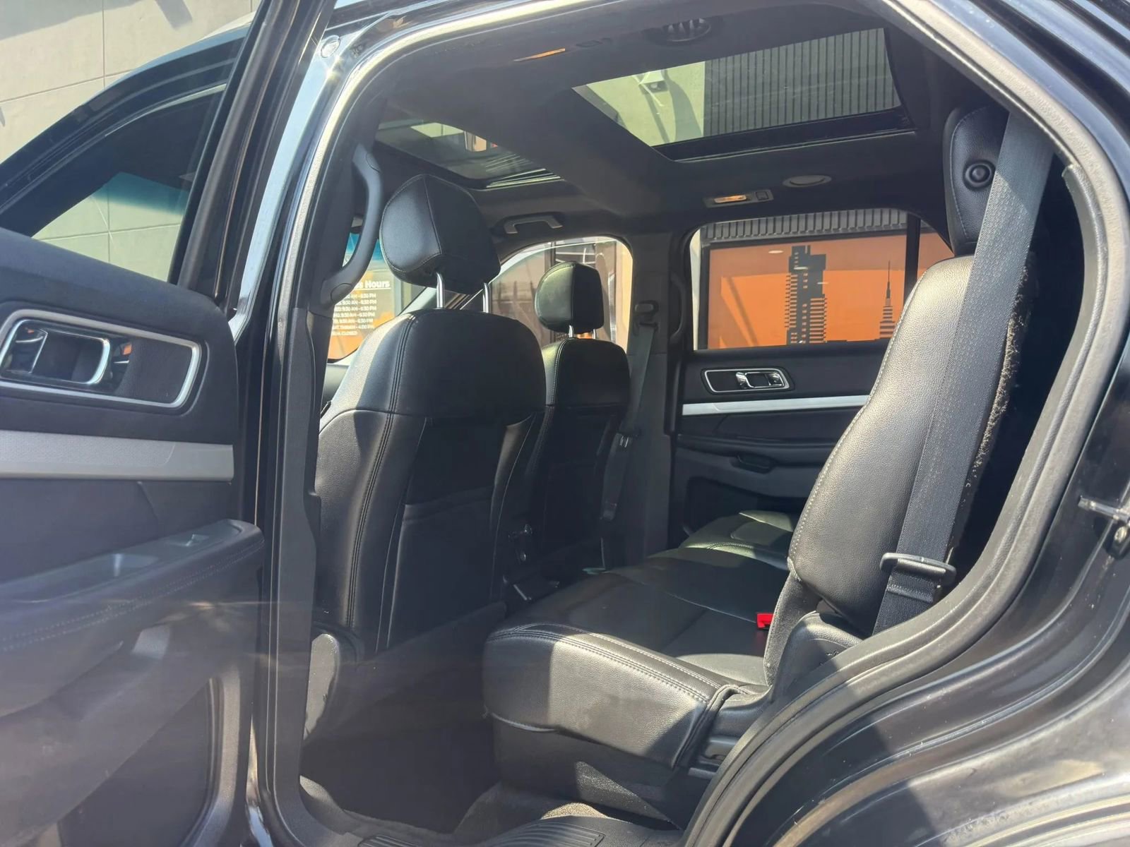 Used 2016 Ford Explorer XLT w/ Equipment Group 202A AWD/4WD image 9