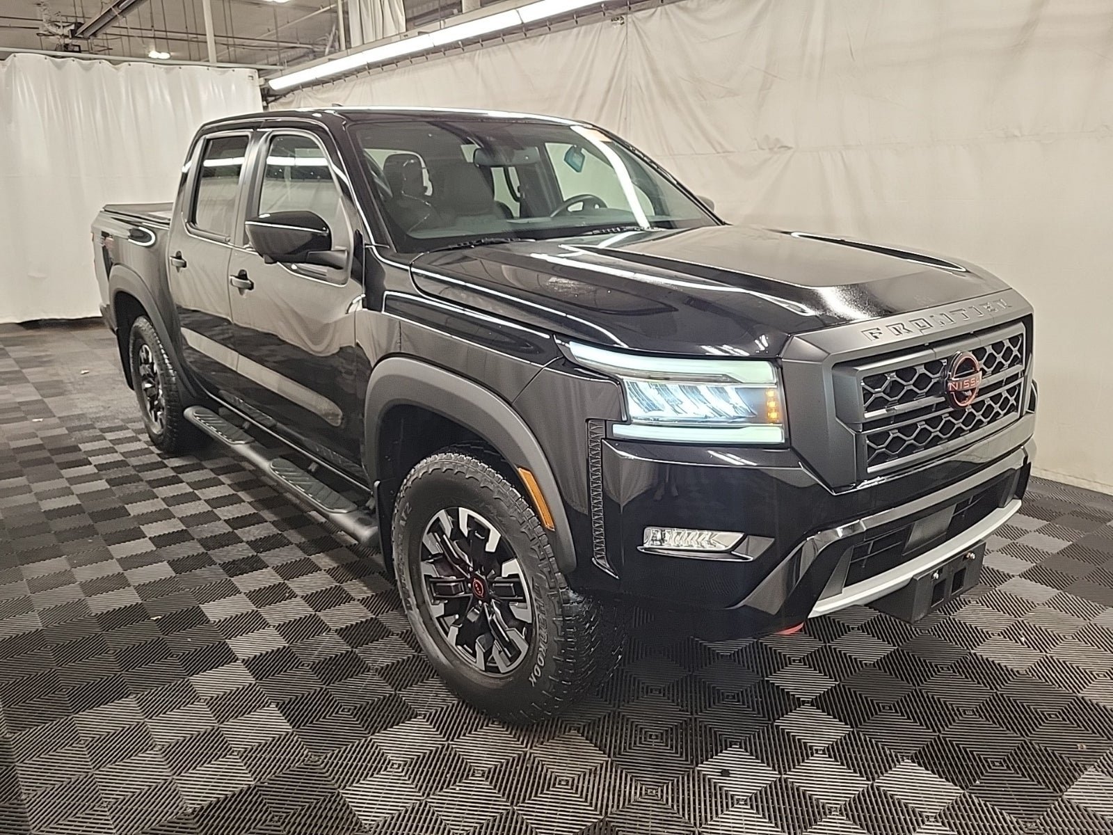 Used 2022 Nissan Frontier PRO-4X AWD/4WD image 2