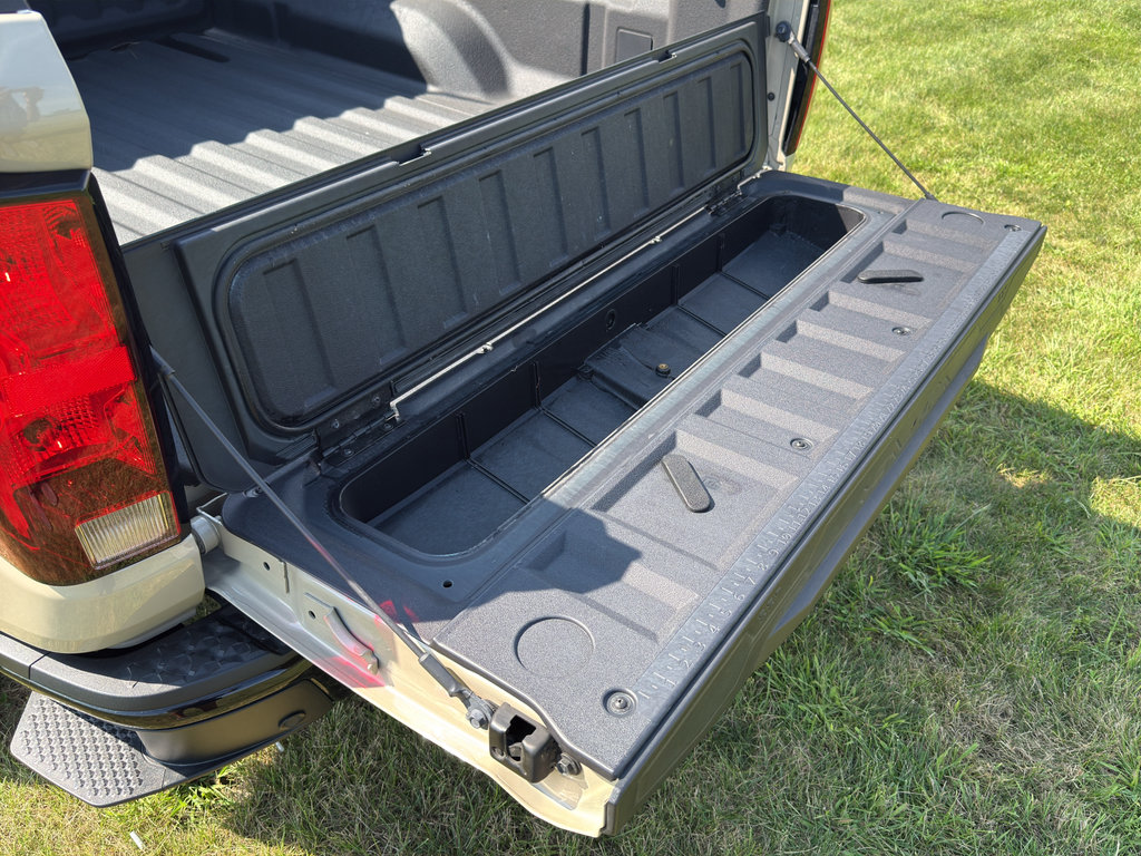 Used 2023 Chevrolet Colorado Trail Boss AWD/4WD image 12
