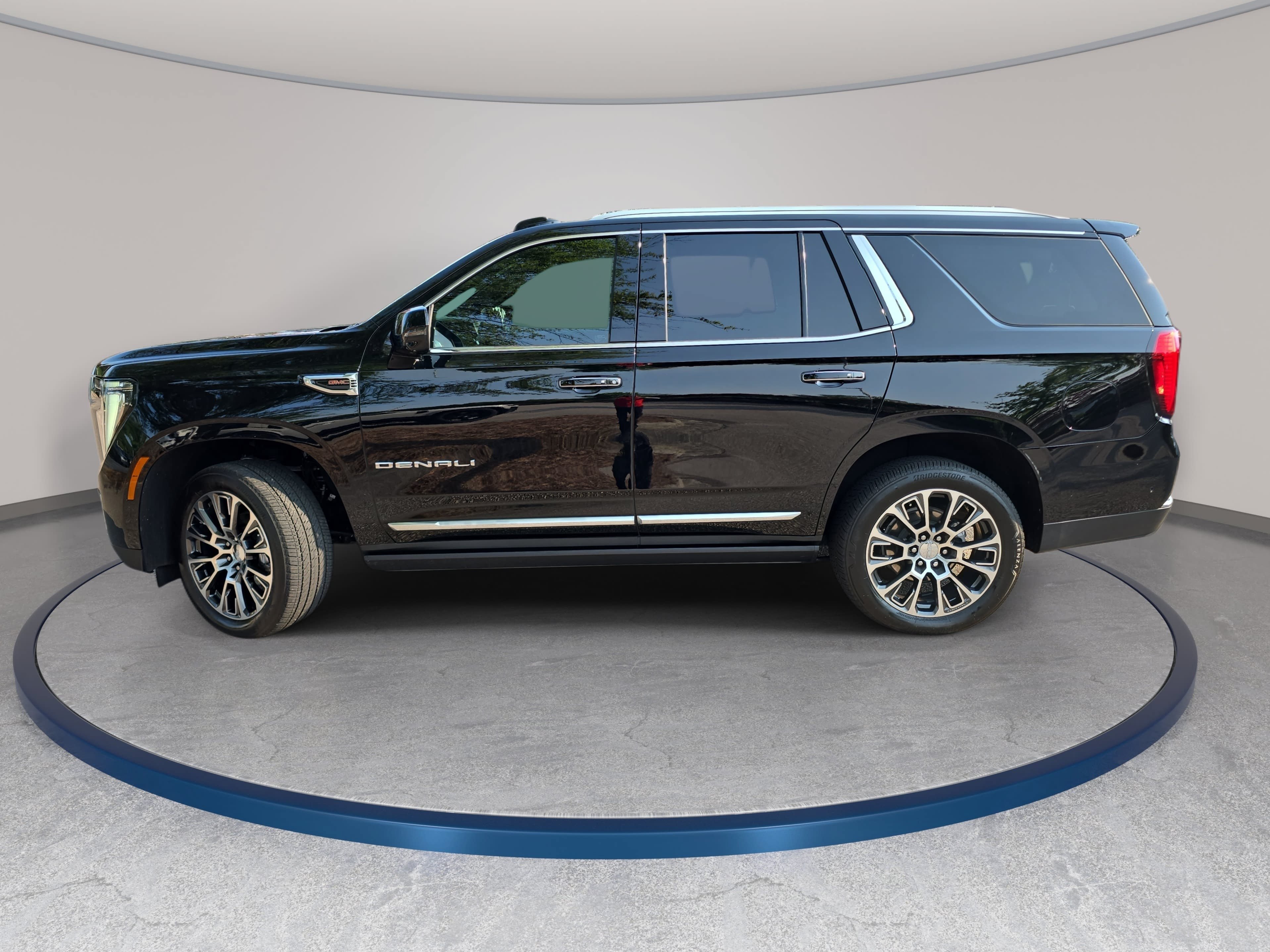 Used 2025 GMC Yukon Denali w/ Denali Reserve Package AWD/4WD image 8