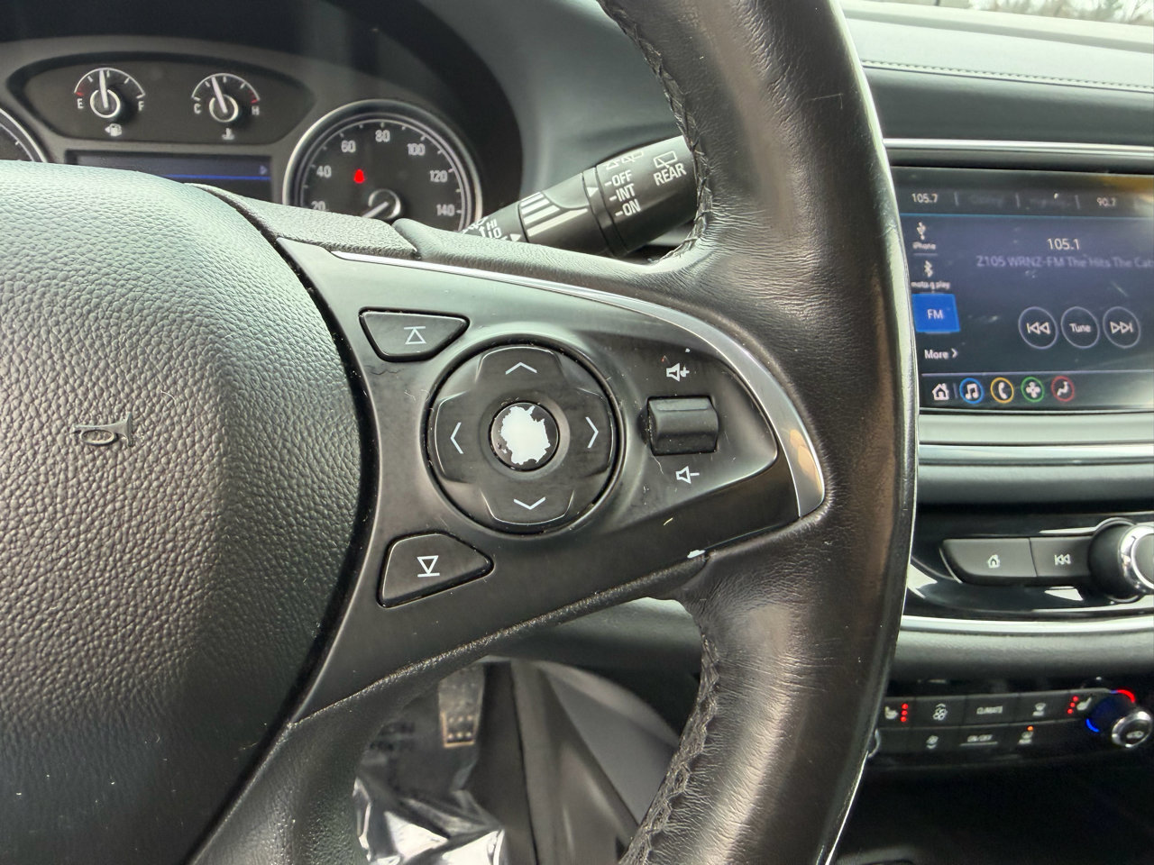 Used 2020 Buick Enclave Essence image 30