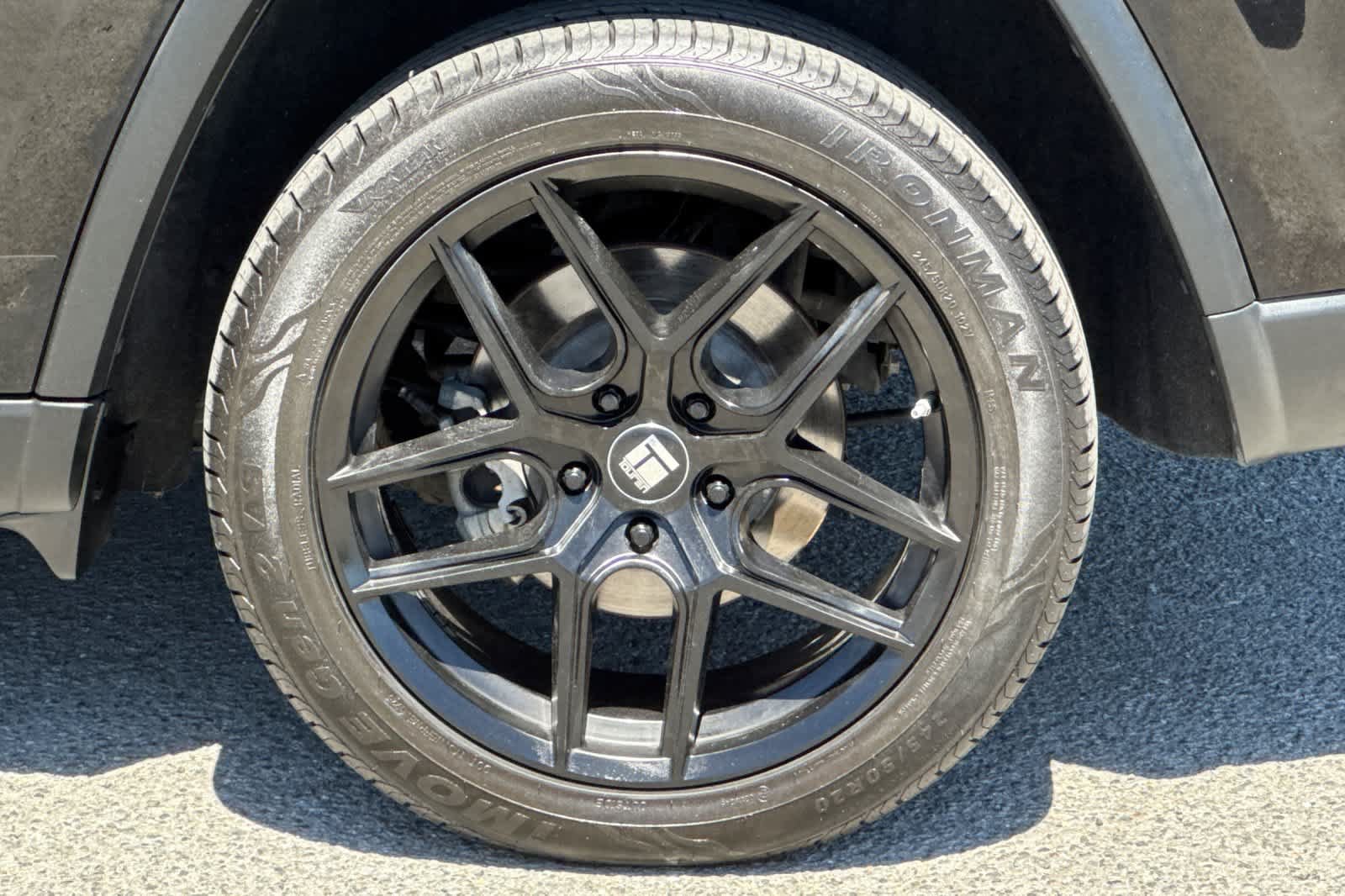 Used 2020 Jeep Grand Cherokee Laredo w/ Laredo X Package RWD image 27