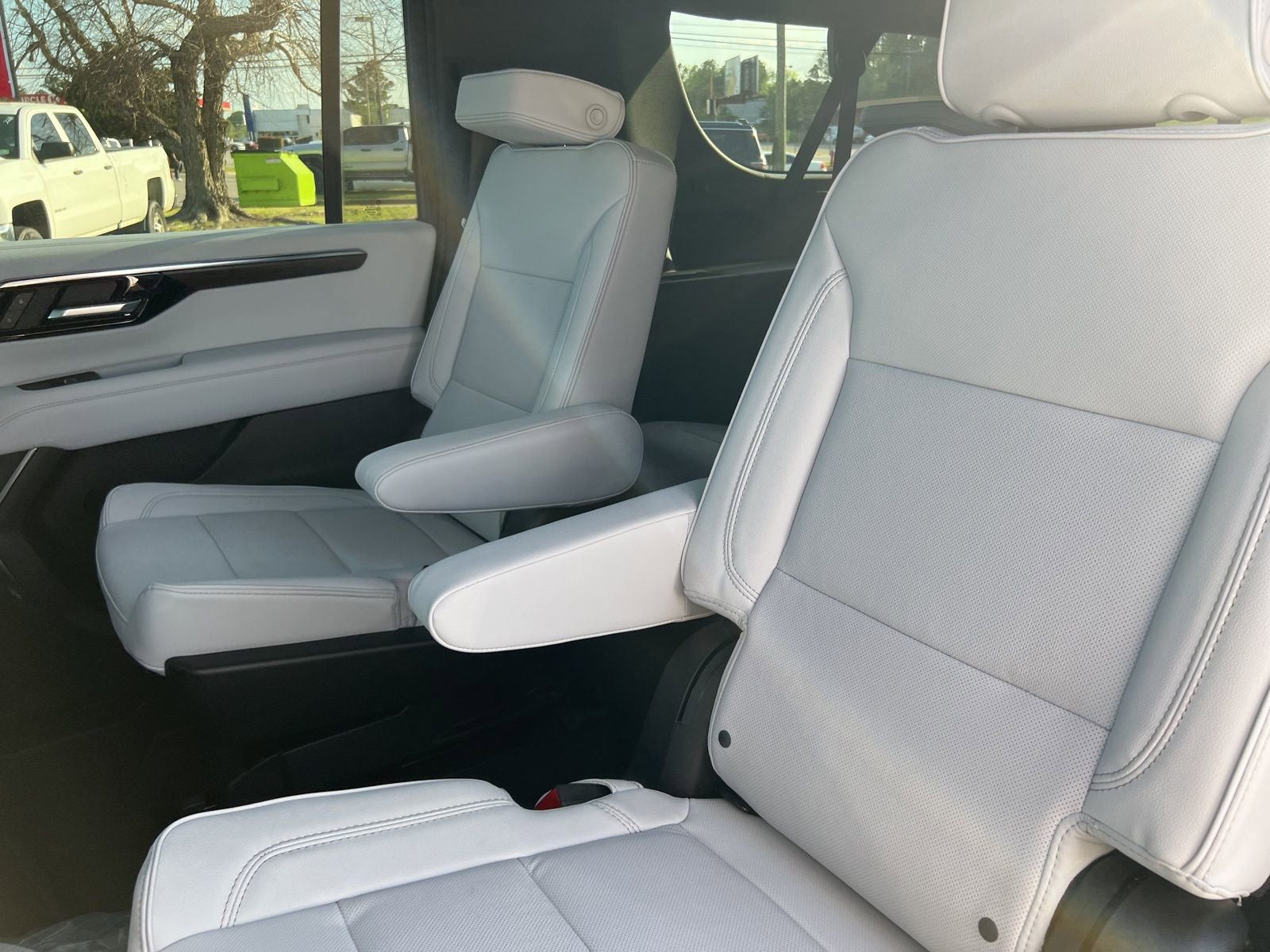 New 2026 Chevrolet Suburban Premier image 25