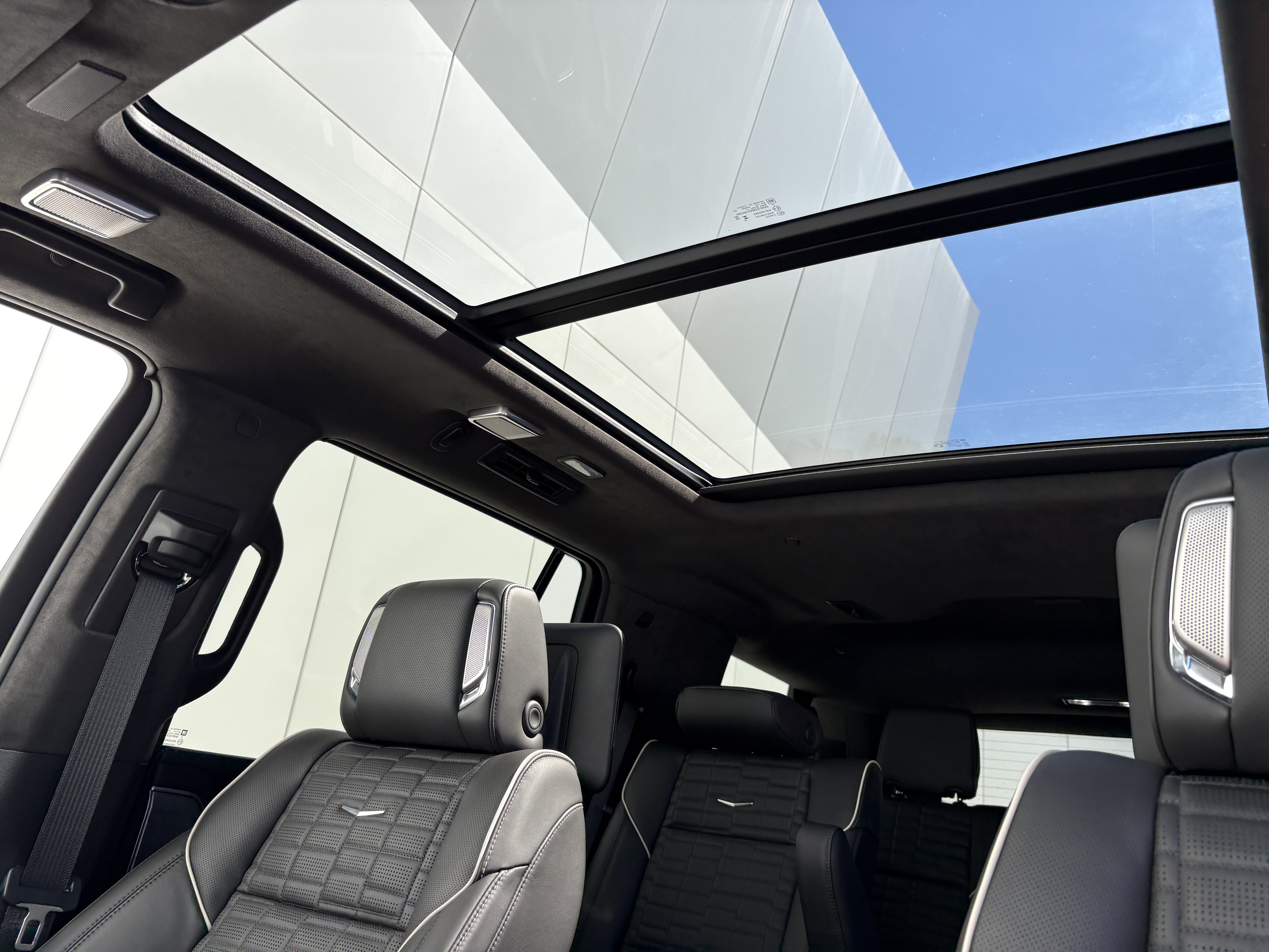 Certified 2025 Cadillac Escalade Premium Luxury Platinum AWD/4WD image 18