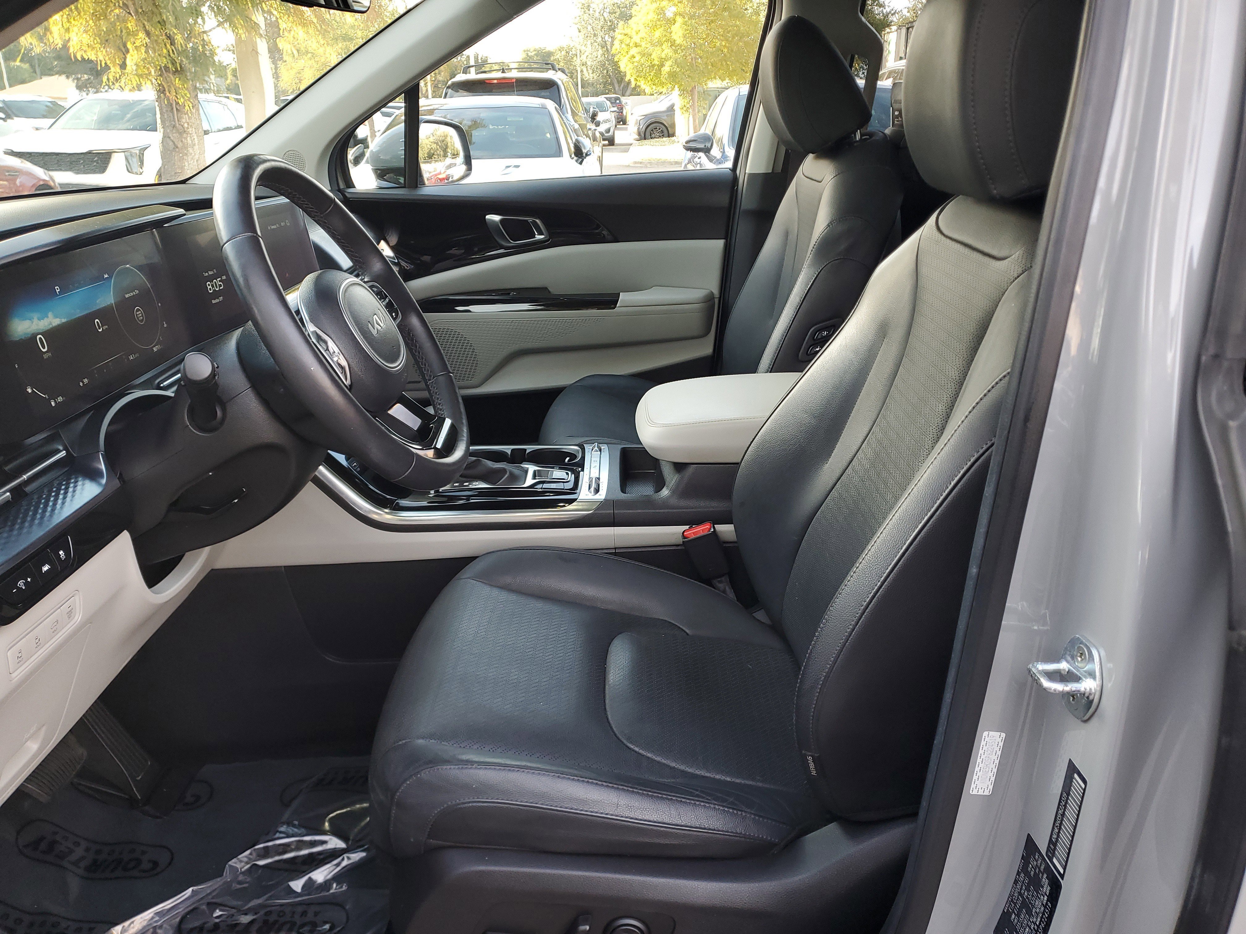 Certified 2023 Kia Carnival SX Prestige image 19