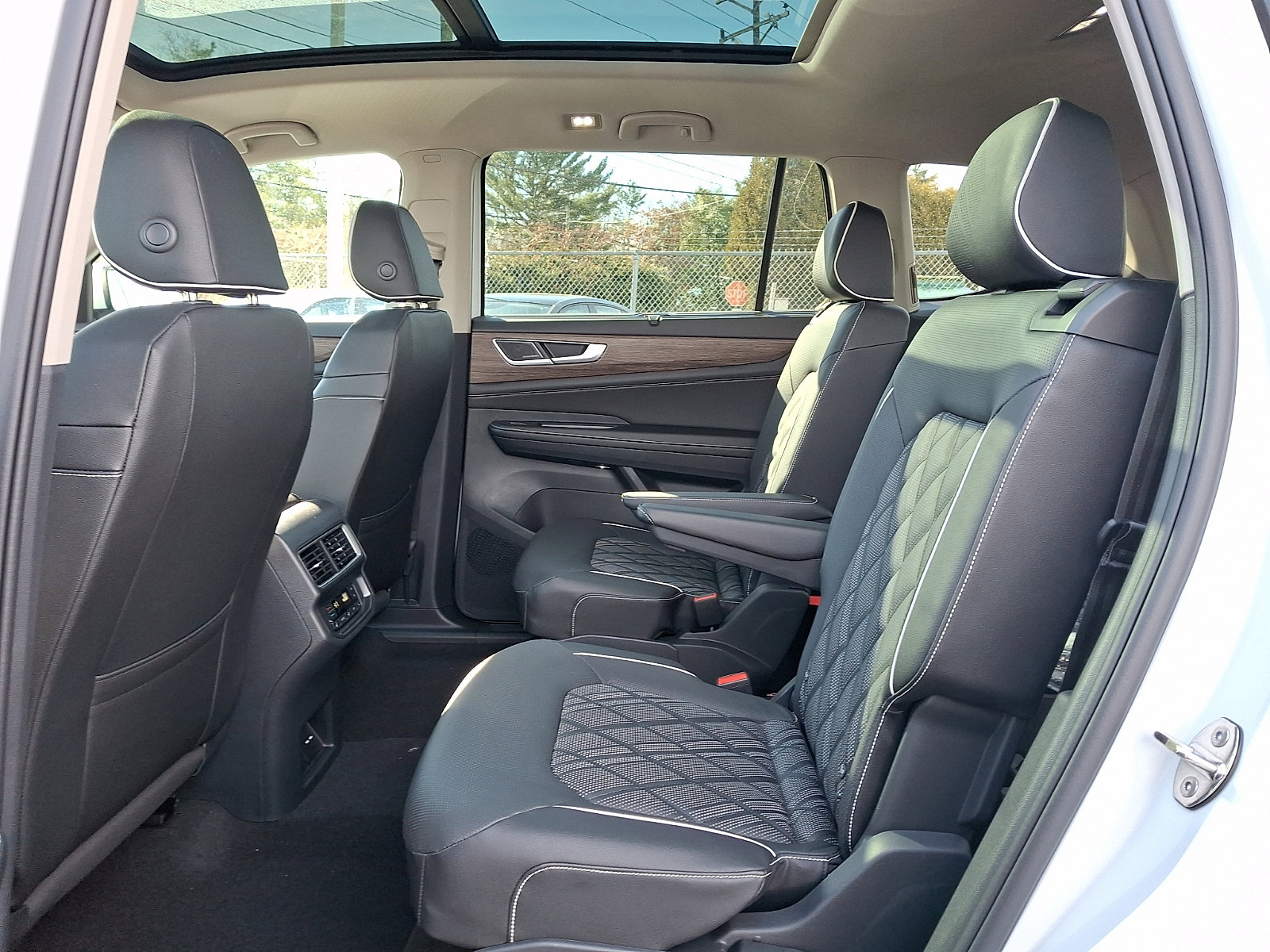 New 2026 Volkswagen Atlas SEL Premium R-Line image 6