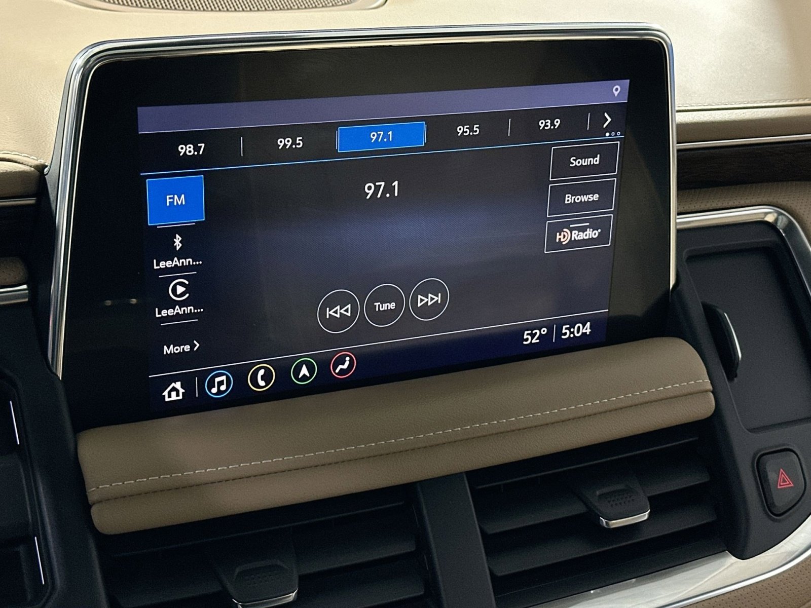 Used 2021 Chevrolet Tahoe Premier w/ Premium Package image 23