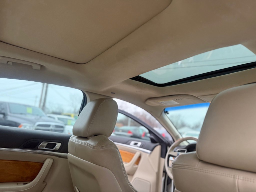 Used 2012 Lincoln MKS AWD image 15