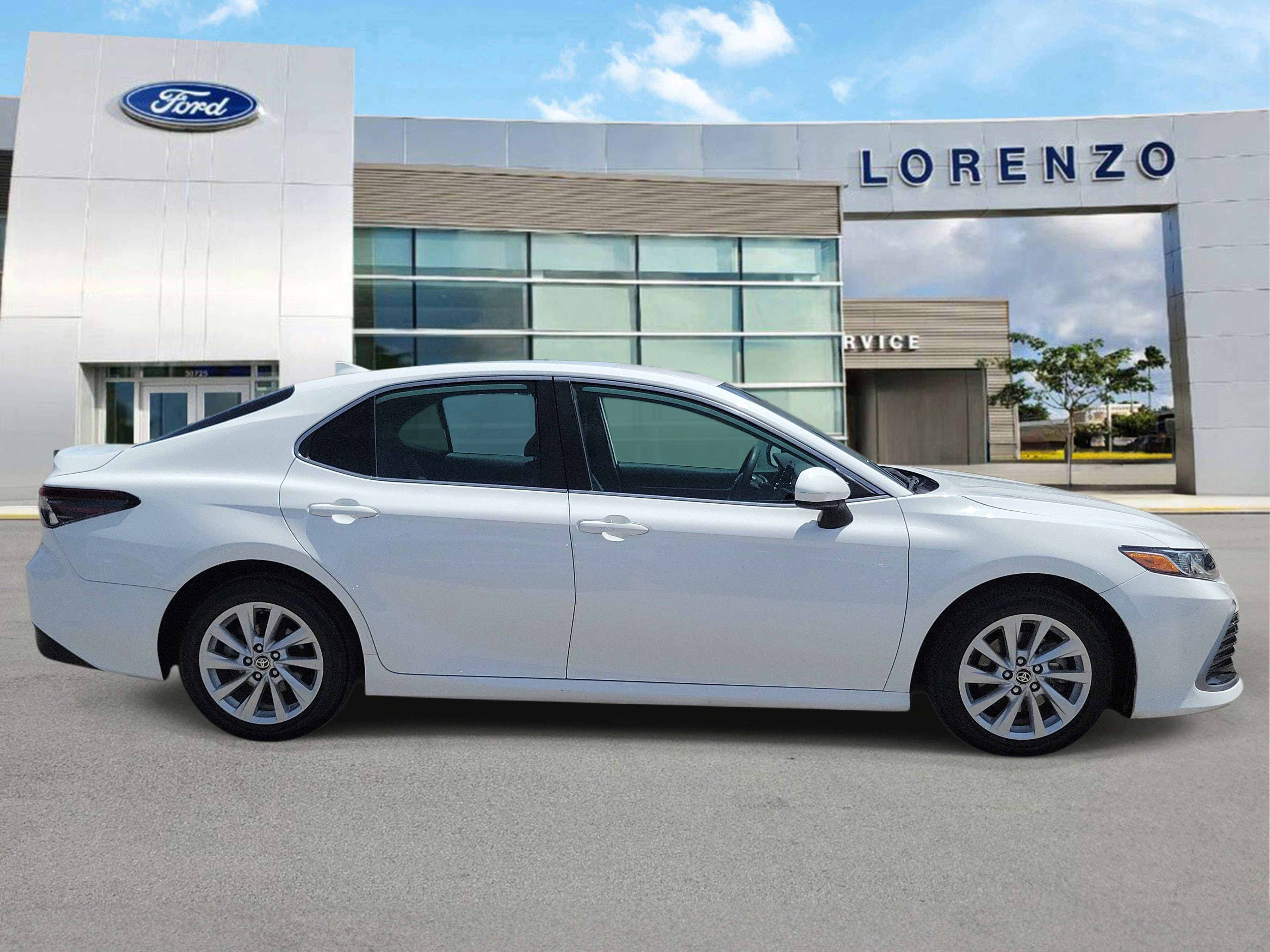 Used 2021 Toyota Camry LE FWD image 4