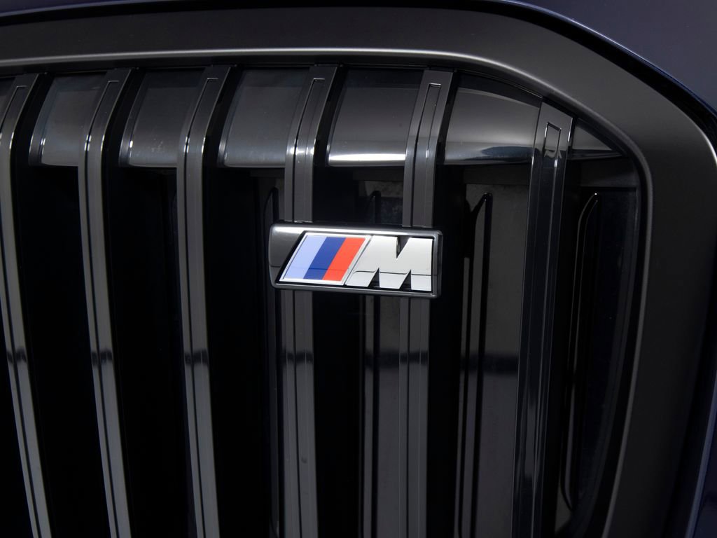 Used 2025 BMW X7 M60i AWD/4WD image 38
