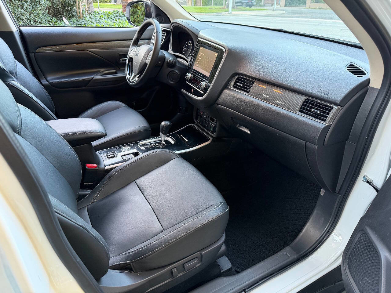 Used 2020 Mitsubishi Outlander SEL image 28