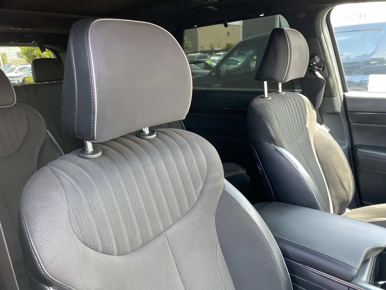 Used 2024 Hyundai Palisade Calligraphy image 28