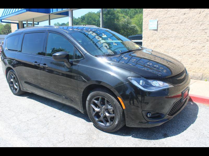 Used 2018 Chrysler Pacifica Touring-L Plus w/ S Appearance Package FWD image 1