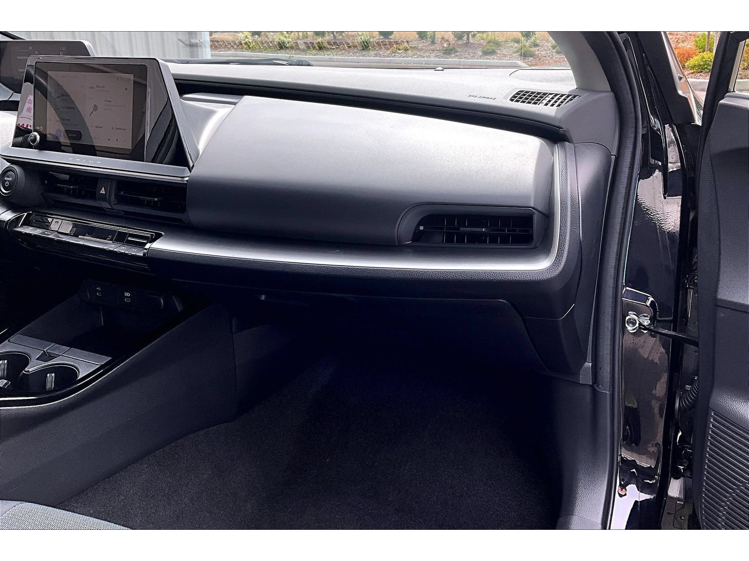 Used 2025 Toyota Prius LE FWD image 16