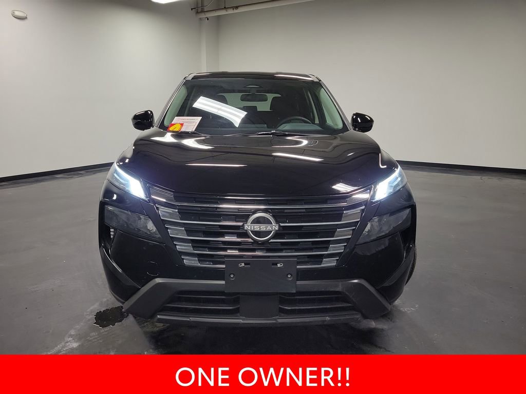 Used 2025 Nissan Rogue SV image 3