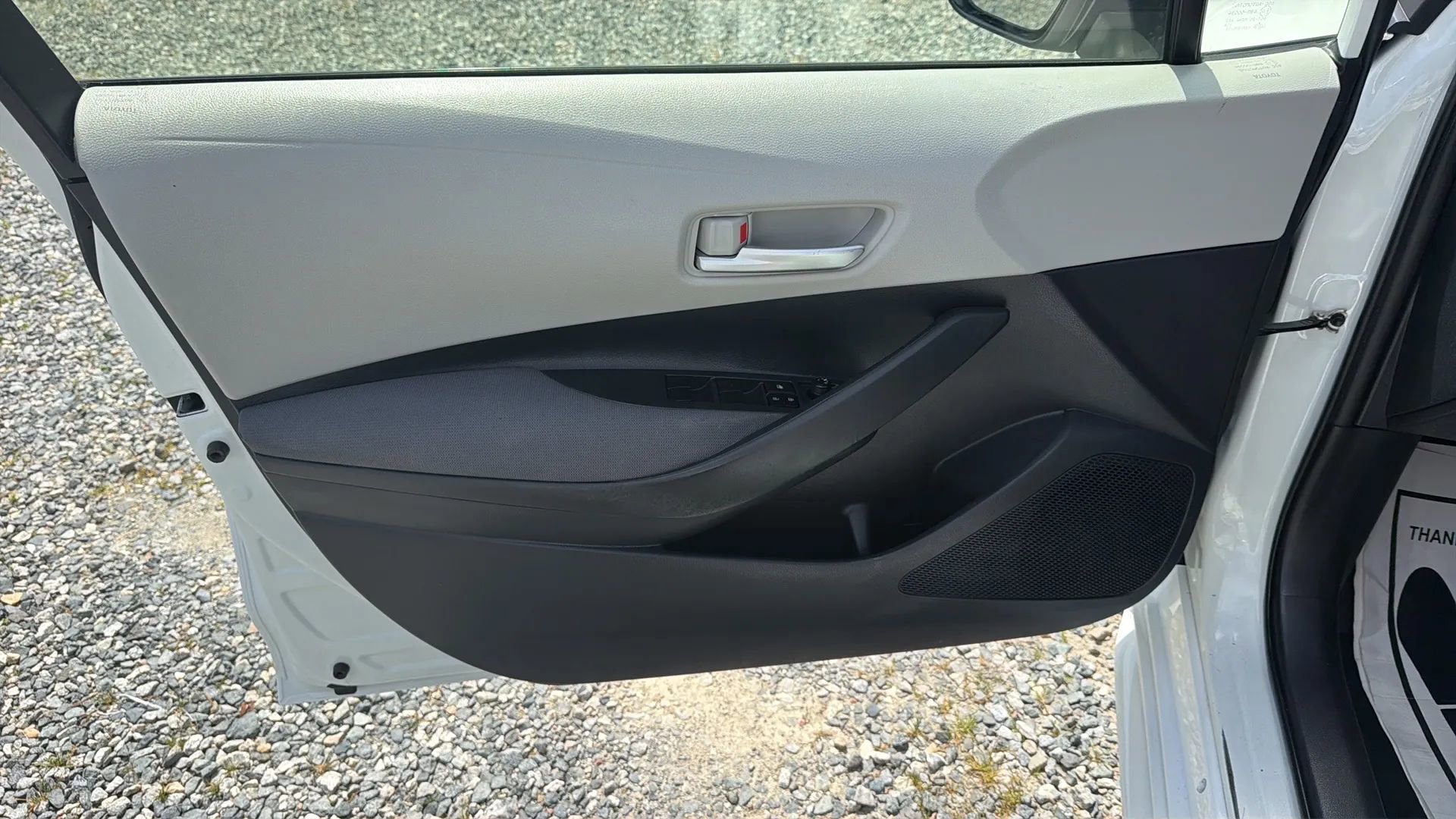 Used 2020 Toyota Corolla LE image 25