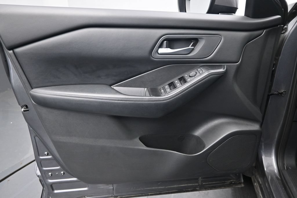 Used 2025 Nissan Rogue SV AWD/4WD image 24