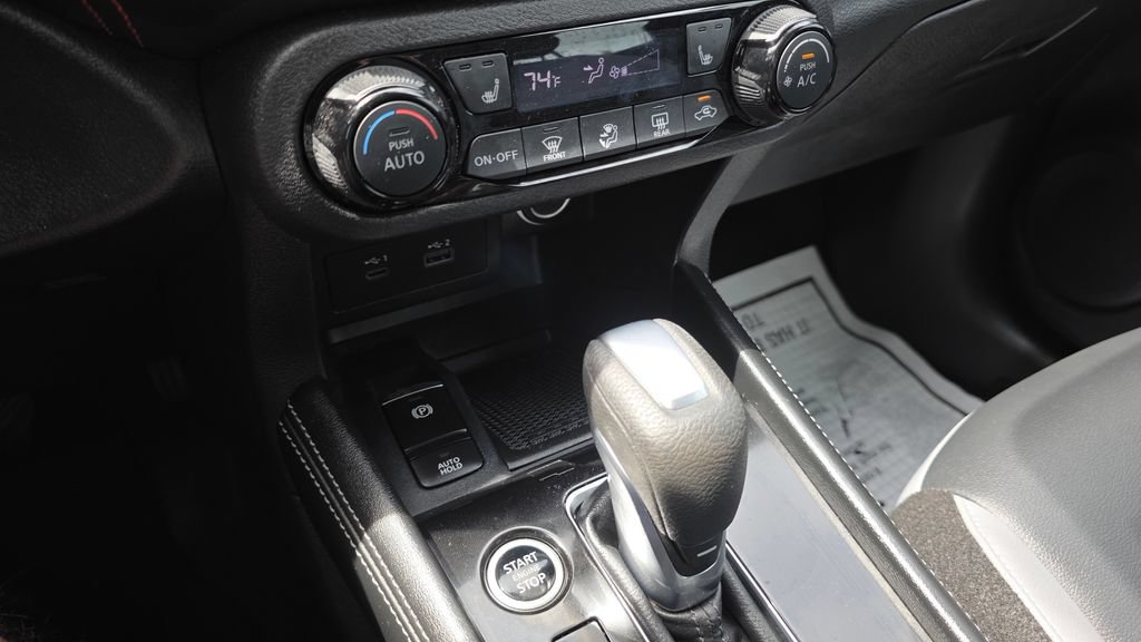 Used 2023 Nissan Kicks SR w/ SR Premium Package FWD image 19