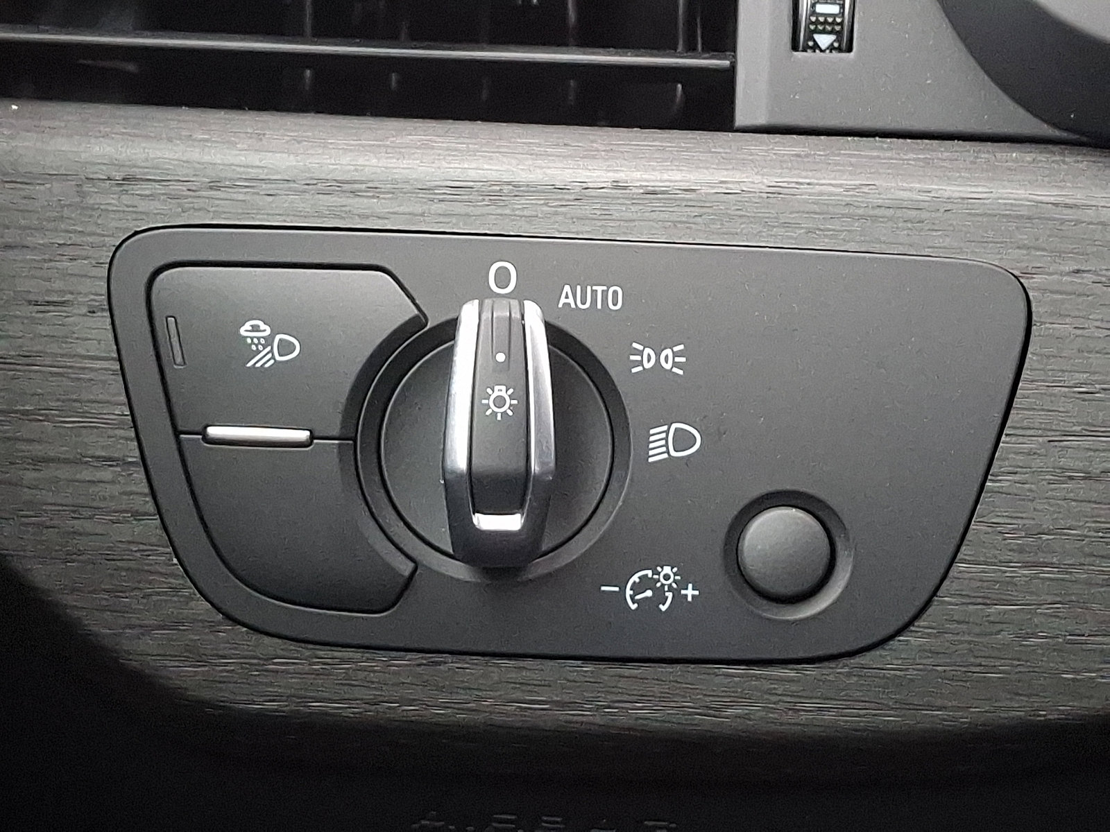 Used 2023 Audi A4 2.0T Premium w/ Convenience Package image 23