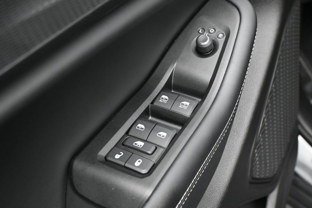 Used 2025 Jeep Grand Cherokee Laredo X RWD image 14
