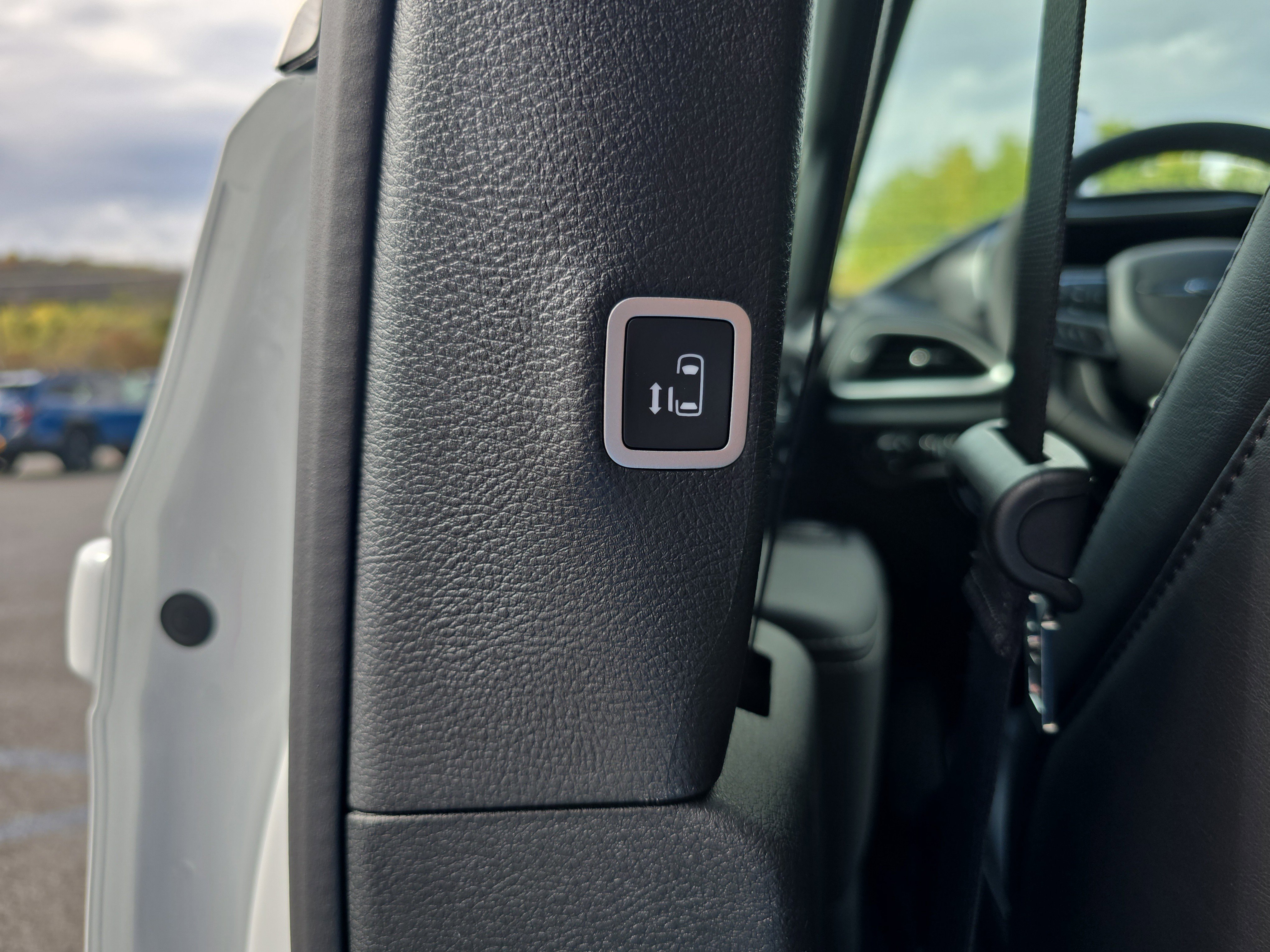 New 2026 Chrysler Pacifica Select image 18