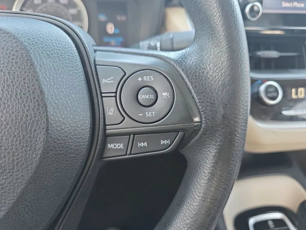 Used 2020 Toyota Corolla LE FWD image 19