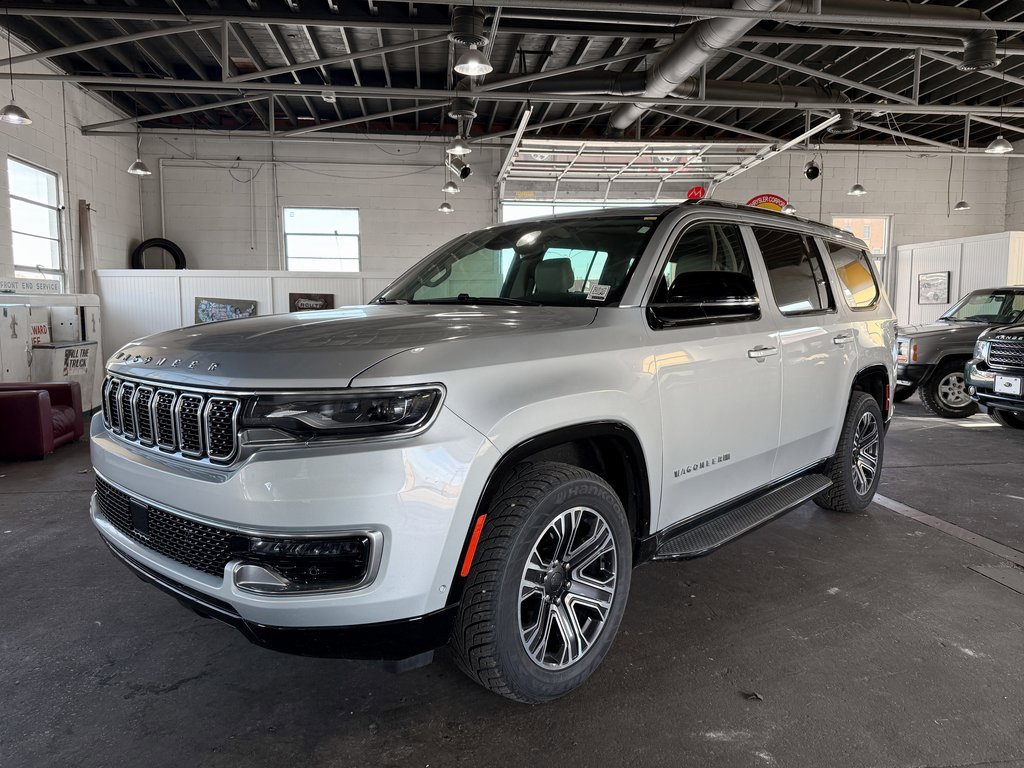 Used 2023 Jeep Wagoneer Base w/ Premium Group I image 12