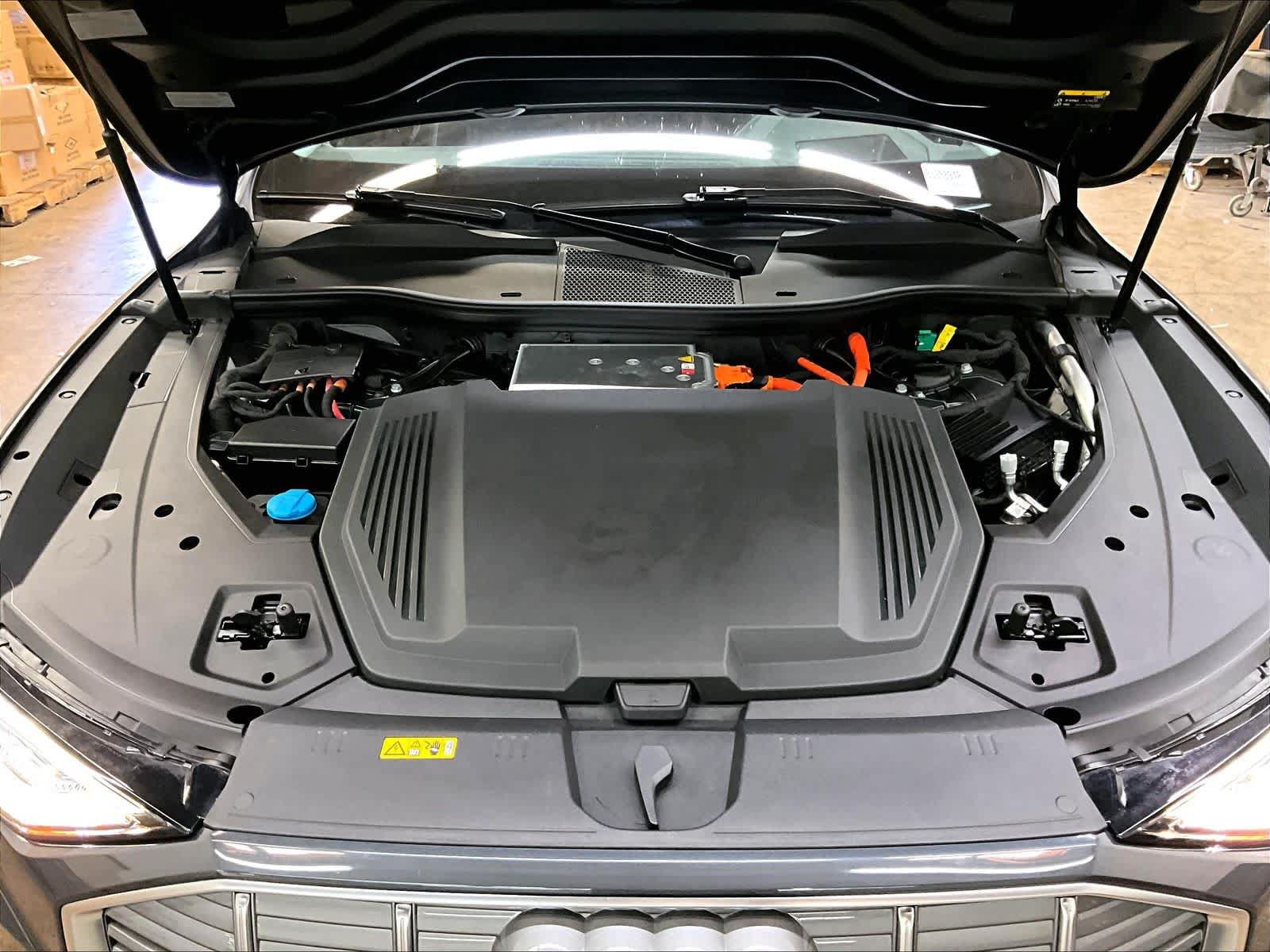 Used 2019 Audi e-tron Prestige w/ Prestige Package AWD/4WD image 14