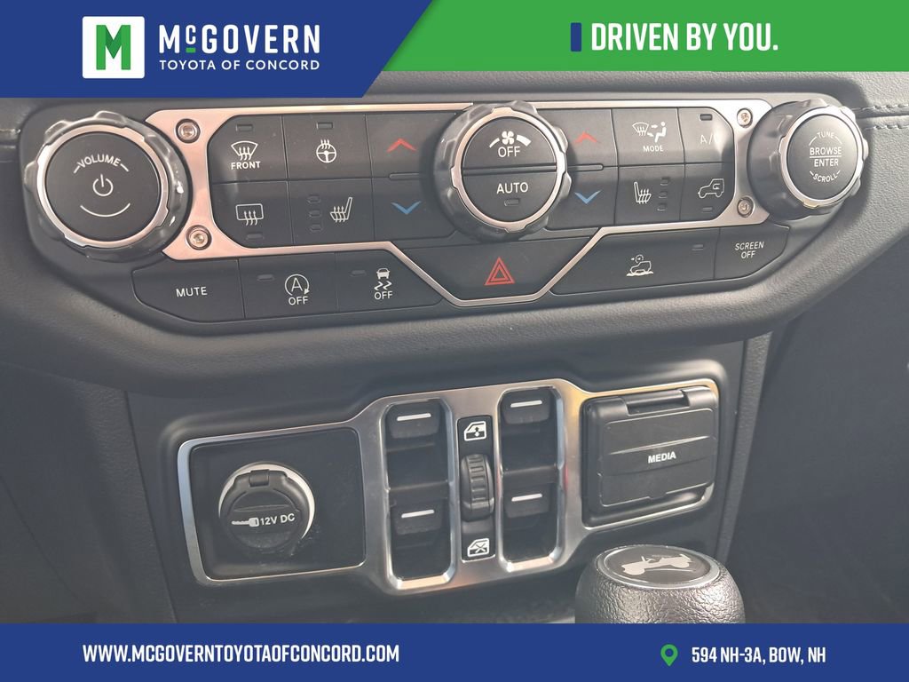 Used 2024 Jeep Wrangler Unlimited Sahara AWD/4WD image 24