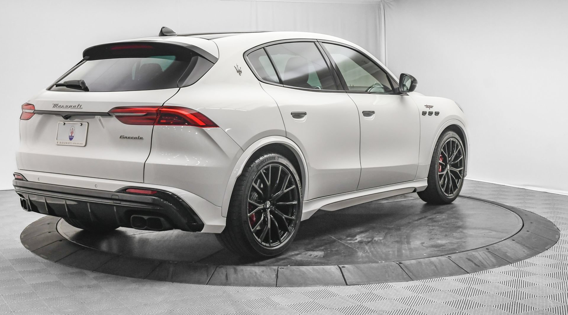 Used 2025 Maserati Grecale Modena AWD/4WD image 9