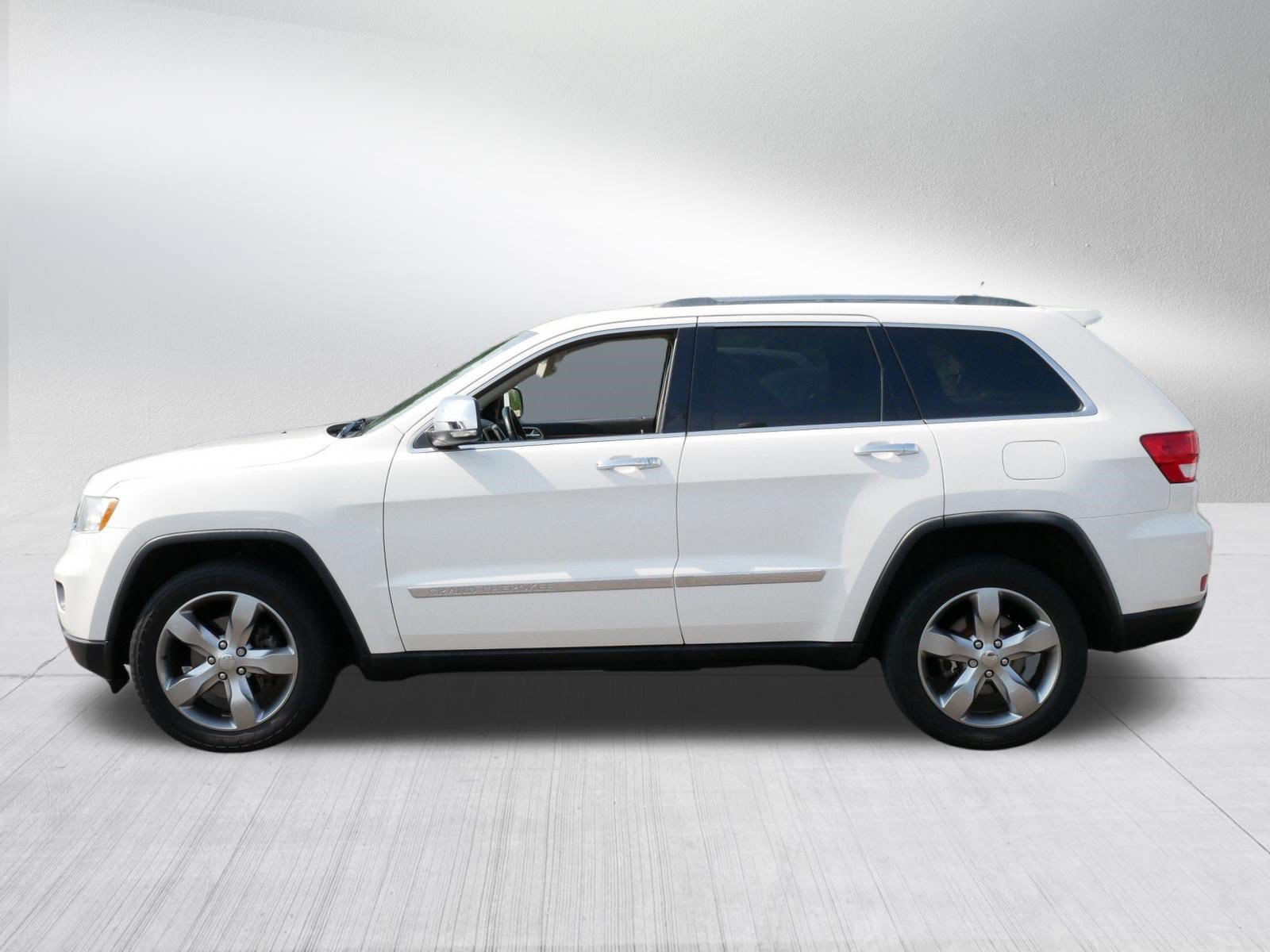 Used 2011 Jeep Grand Cherokee Limited w/ Trailer Tow Group AWD/4WD image 4