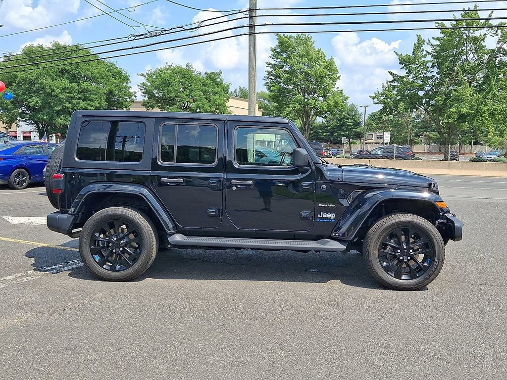 Used 2023 Jeep Wrangler Unlimited Sahara w/ Cold Weather Group AWD/4WD image 8
