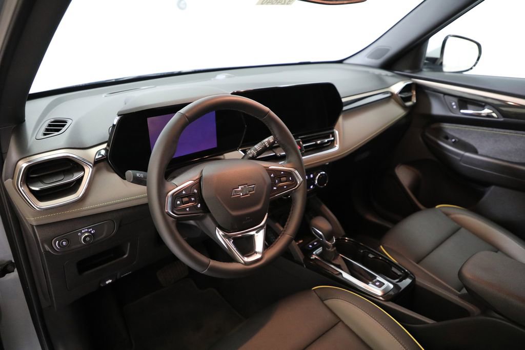 Used 2025 Chevrolet TrailBlazer ACTIV w/ Convenience Package AWD/4WD image 3