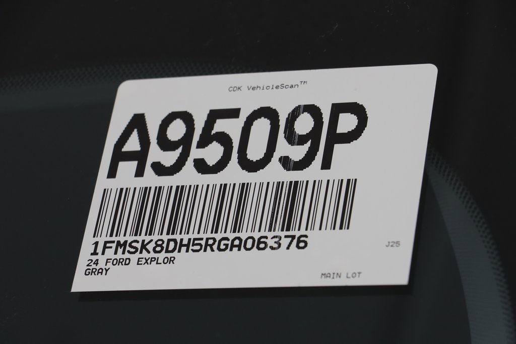 Used 2024 Ford Explorer XLT image 25