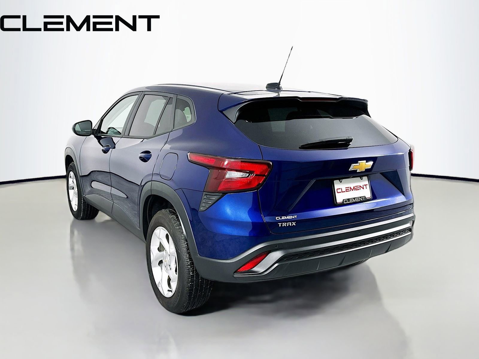 Used 2024 Chevrolet Trax LS w/ LS Convenience Package image 8