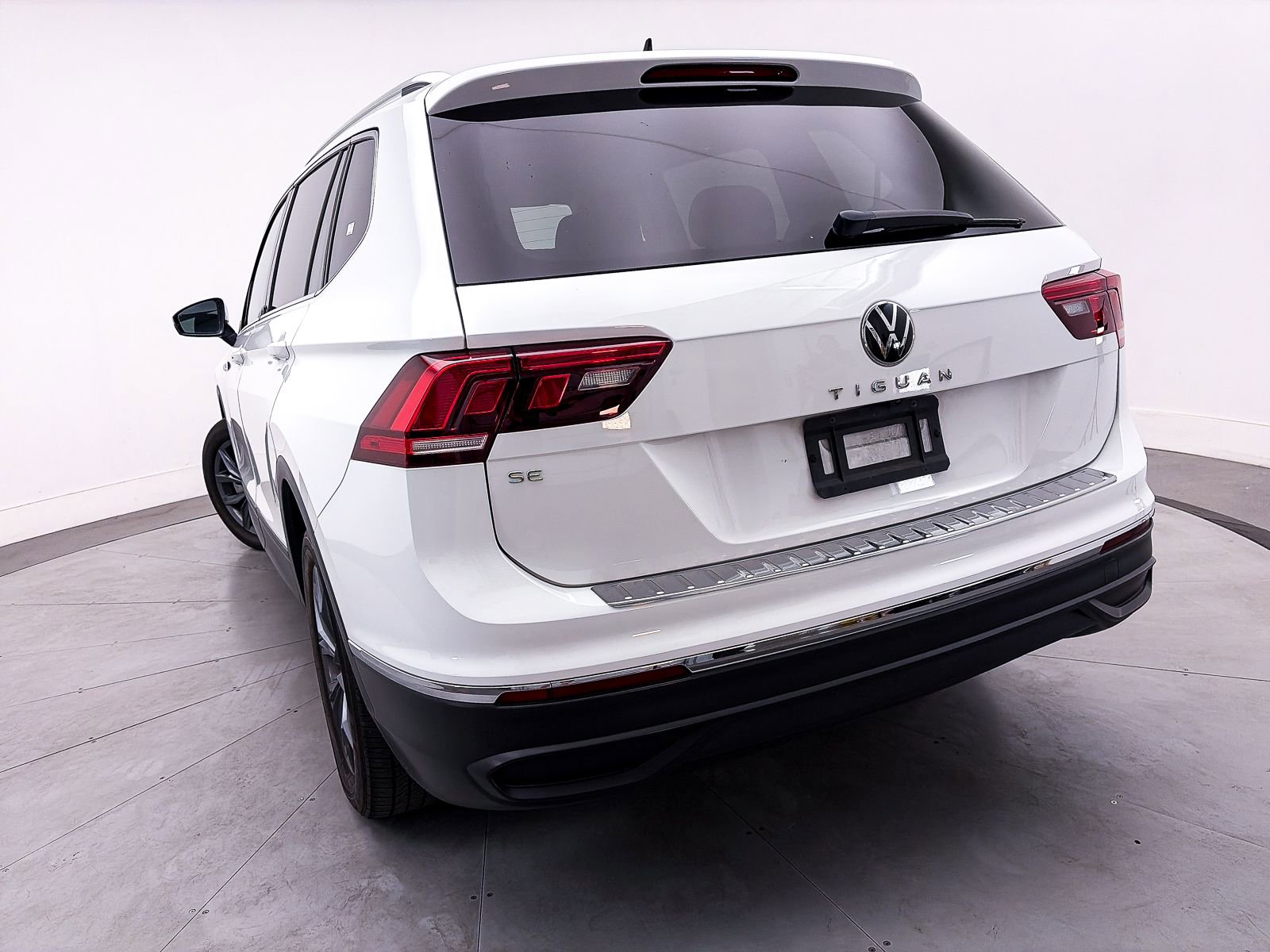 Used 2022 Volkswagen Tiguan SE image 7