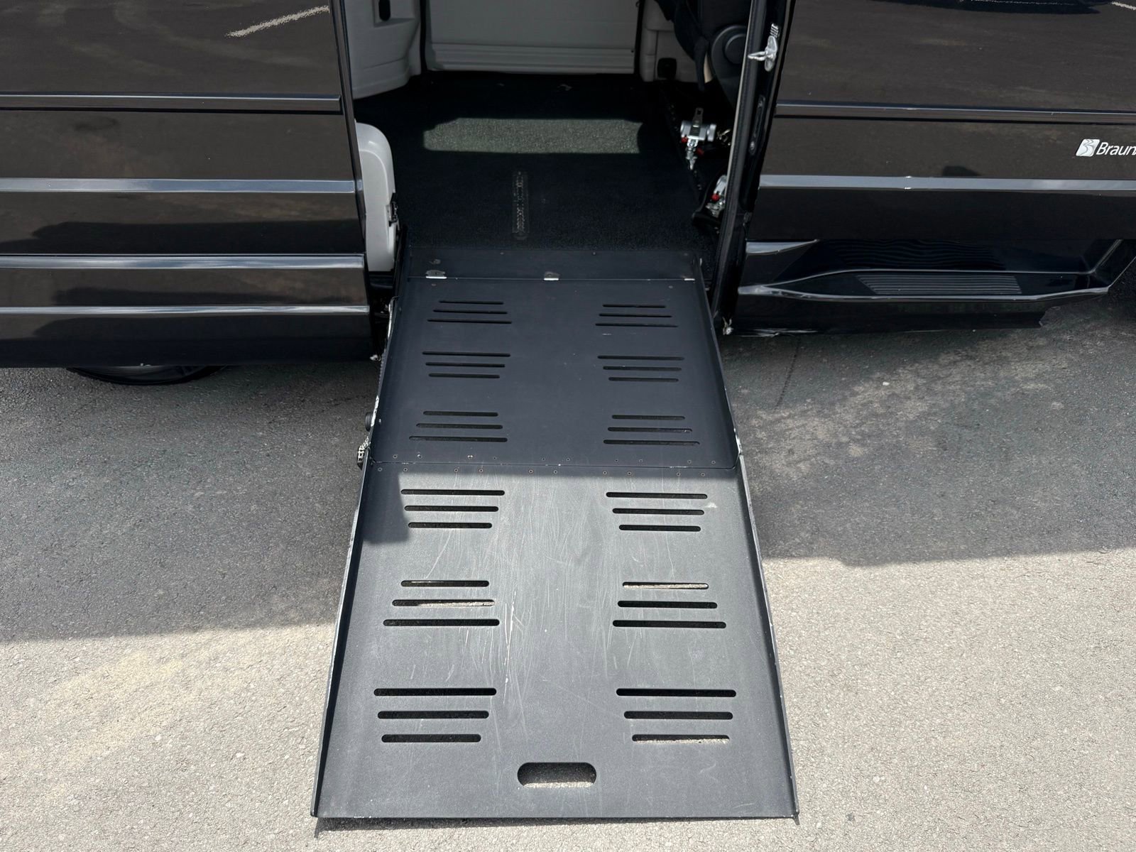 Used 2013 Dodge Grand Caravan SXT image 26