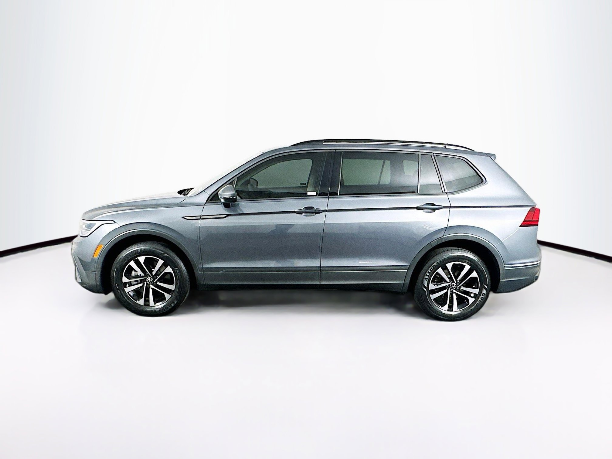 Used 2023 Volkswagen Tiguan S FWD image 4