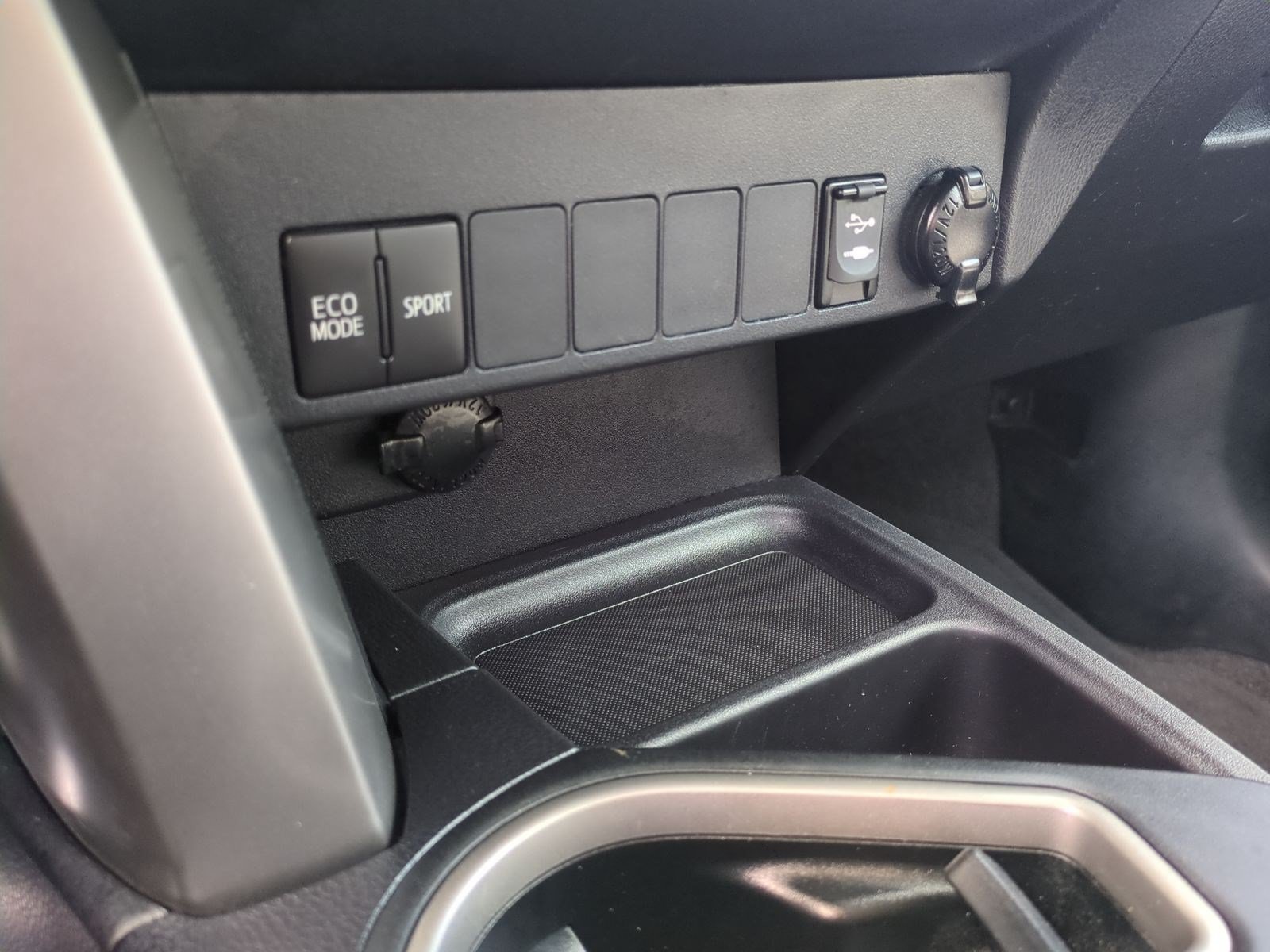 Used 2017 Toyota RAV4 XLE FWD image 29