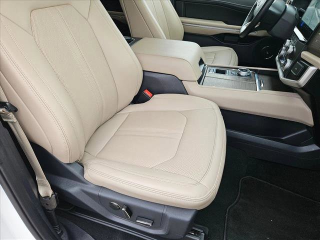 Used 2024 Ford Expedition Limited image 24