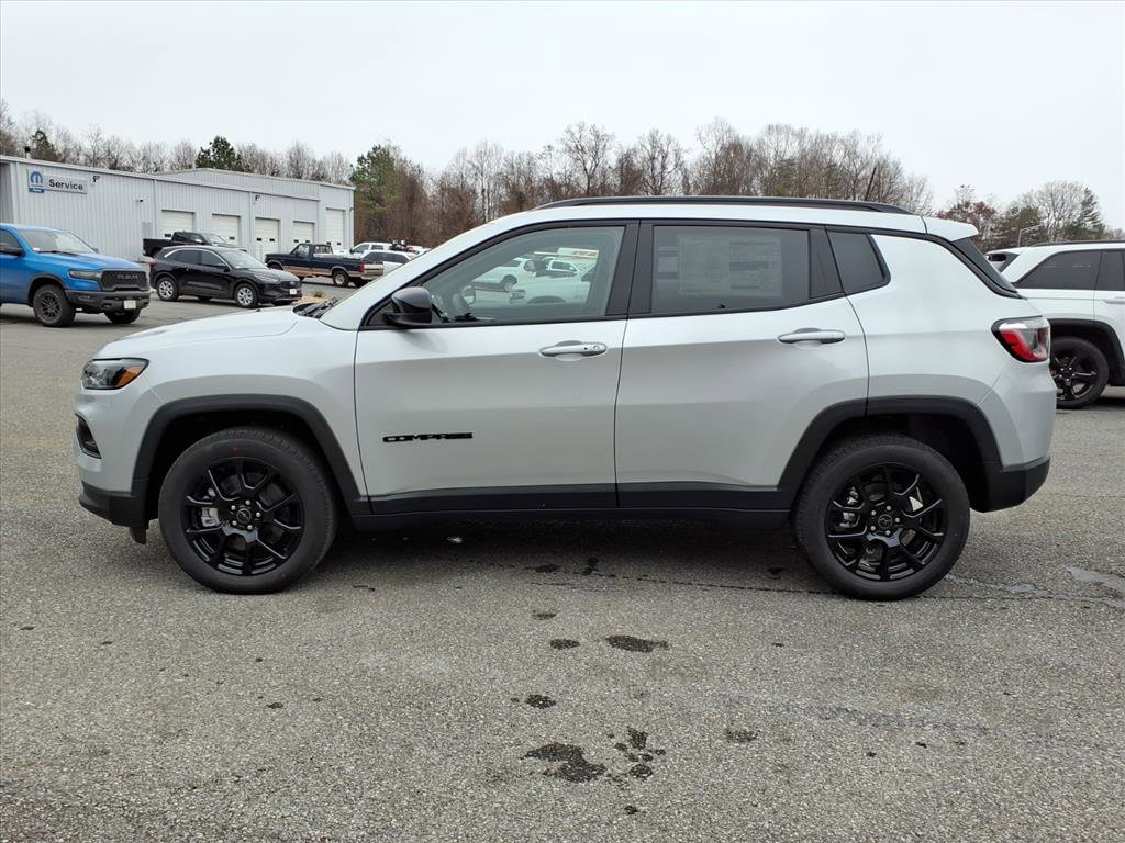 Used 2026 Jeep Compass Latitude image 5